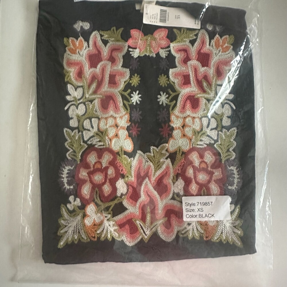 Anthropologie Tiny Embroidered Floral Tee Blouse Black XS NWT - Picture 3 of 9
